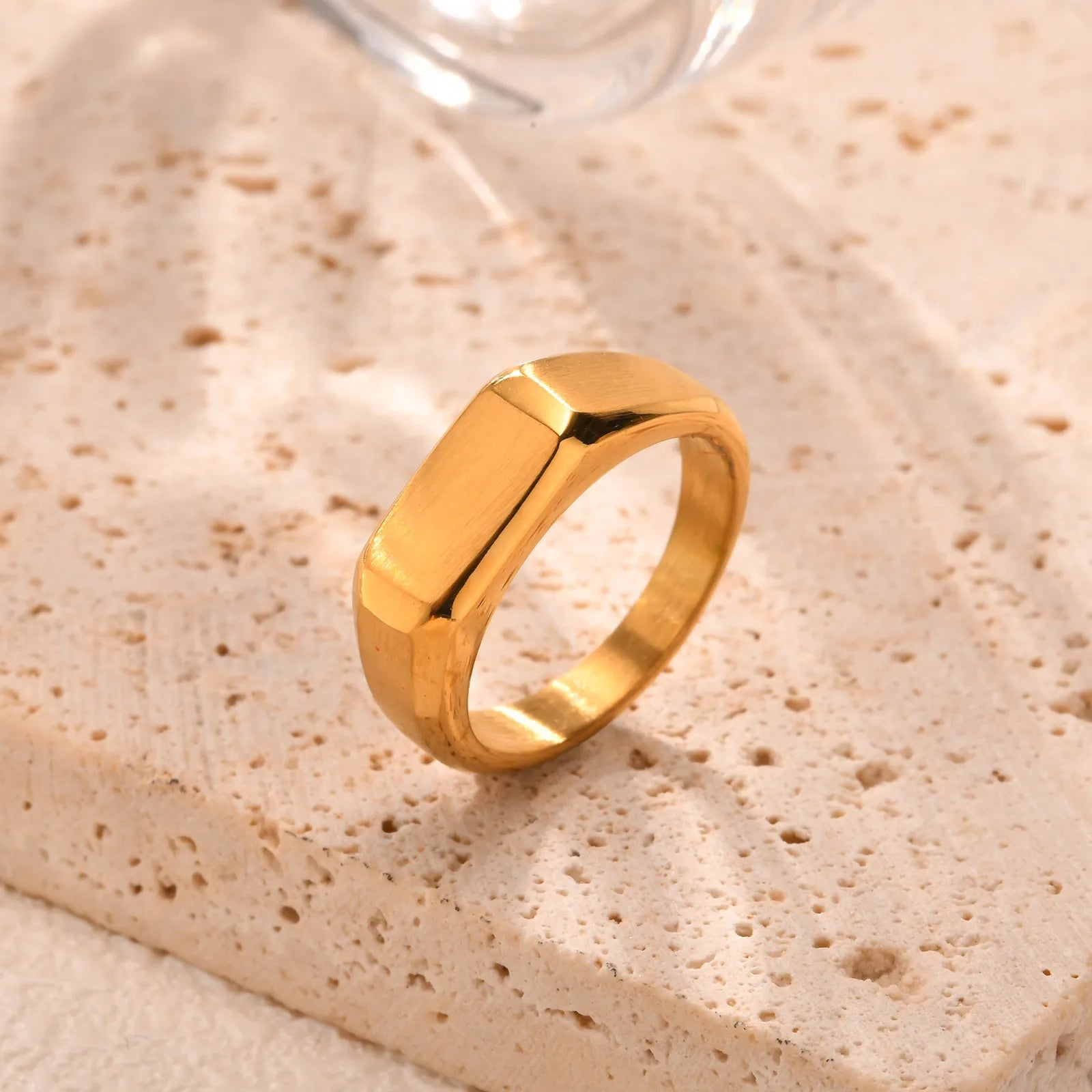 MINIMAL SIGNET RING