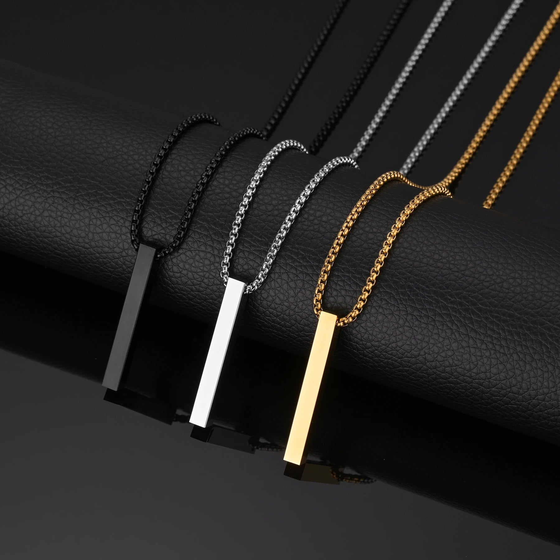 SQUARE PENDANT NECKLACE